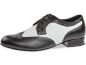 Preview: Starker Kontrast zwischen weißem Leder und schwarzen Nappalederstücken bezeichenen diesen Herrentanzschuh. Dadurch tritt das Schnittmuster der Materialien besonders hervor.