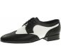 Starker Kontrast zwischen weißem Leder und schwarzen Nappalederstücken bezeichenen diesen Herrentanzschuh. Dadurch tritt das Schnittmuster der Materialien besonders hervor.