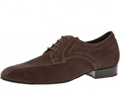 Das braune Velourleder dieses Tanzschuhes passt bestens zur Jeans. Die Schuhe wirken sportlich, sind aber zugleich sehr bequem.