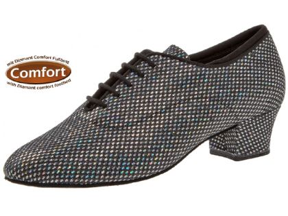 Glitzernde und funkelde Trainer-Tanzschuhe, übersäht mit kleinen silberen Folienpunkten. Bei Lichteinfall entsteht ein Hologrammeffekt in zarten Regenbogenfarben.