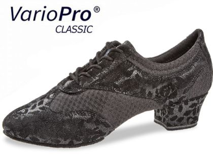 Schicke, schwarze Schnürschuhe mit weichem Comfort-Fußbett. Niedriger Absatz und den Fuß umschließende Passform machen die Tanzschuhe sehr bequem. Ideal als Trainerschuh.