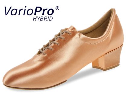 Schicke, schwarze Schnürschuhe mit weichem Comfort-Fußbett. Niedriger Absatz und den Fuß umschließende Passform machen die Tanzschuhe sehr bequem. Ideal als Trainerschuh.