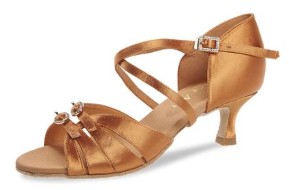 Diese Tanzschuhe haben eine Absatzhöhe von 7,5cm. Bei diesen Tanzschuhe handelt es sich um eine Sonderanfertigung aus dem Material dark tan Satin.