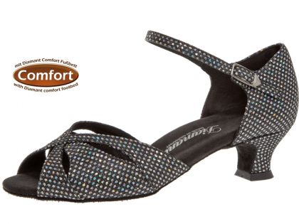 Diese offenen Tanzschuhe haben einen niedrigen Absatz. Das Material verleiht diesen Tanzschuhen einen gewissen Glamour.