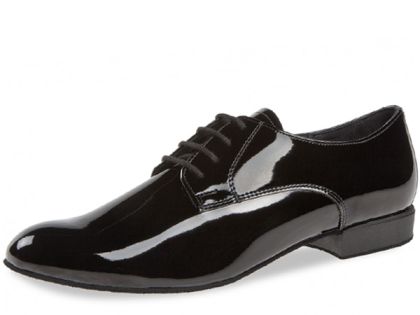 Diese super schicken Tanzschuhe wirken durch ihre spiegelnd glatte Oberfläche. Edler Lack und schlichte Einfachheit machen die Schuhe zu echten Hinguckern.