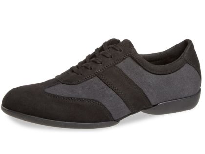 Gemütlicher Tanzsneaker aus schwarzem Velourleder versehen mir weichen Nappalederstücken an Schuhspitze, Schnürriemchenbereich und Ferse.
