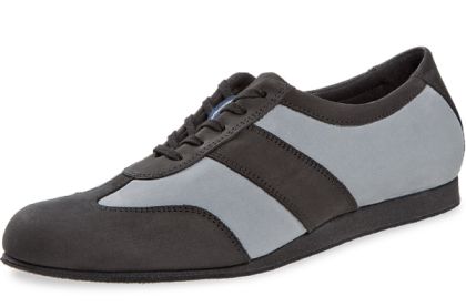 Gemütlicher Tanzsneaker aus schwarzem Velourleder versehen mir weichen Nappalederstücken an Schuhspitze, Schnürriemchenbereich und Ferse.