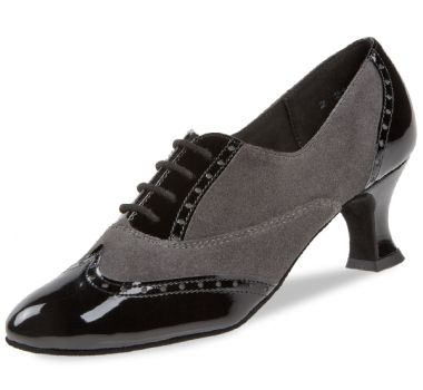Black lace-up shoes, made of fine suede, fitted with nappa leather at the toes, lace-up area and heel. Suitable as a training shoe.