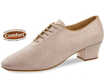 Sehr niedrige, schwarze Schnürschuhe, aus feinem Velourleder, versehen mit Nappalederstücken an Fußspitze, Schnürriemenbereich und Ferse. Sehr bequem durch Comfort-Fußbett und die Fußumschließende Passform. Als Trainerschuh ideal einsetzbar.