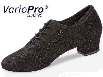Schicke, schwarze Schnürschuhe mit weichem Comfort-Fußbett. Niedriger Absatz und den Fuß umschließende Passform machen die Tanzschuhe sehr bequem. Ideal als Trainerschuh.