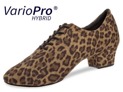 Schicke, schwarze Schnürschuhe mit weichem Comfort-Fußbett. Niedriger Absatz und den Fuß umschließende Passform machen die Tanzschuhe sehr bequem. Ideal als Trainerschuh.