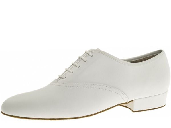 Strahlend weißer Herrentanzschuh. Schneeweiß und einfach schick.