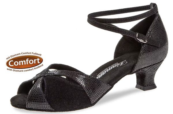 Auch breite Füße finden bei uns die richtigen Tanzschuhe. Der niedrige Absatz bietet einen guten Stand.