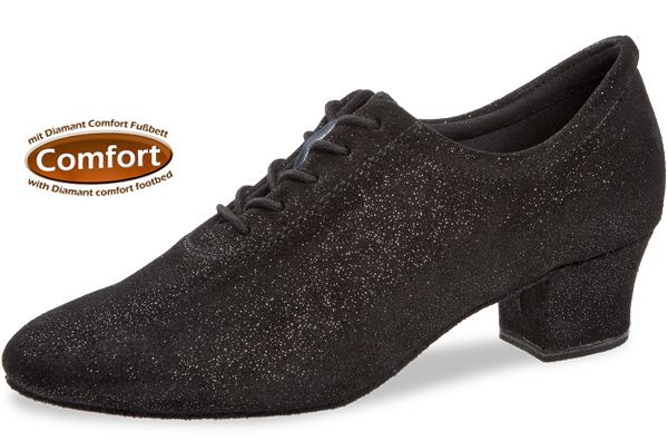 These dance shoes made of black microfibre are particularly light and enclose the complete foot. Their cut, low heel and comfort footbed make them incredibly comfortable. The all-round dance shoes are ideal as trainers