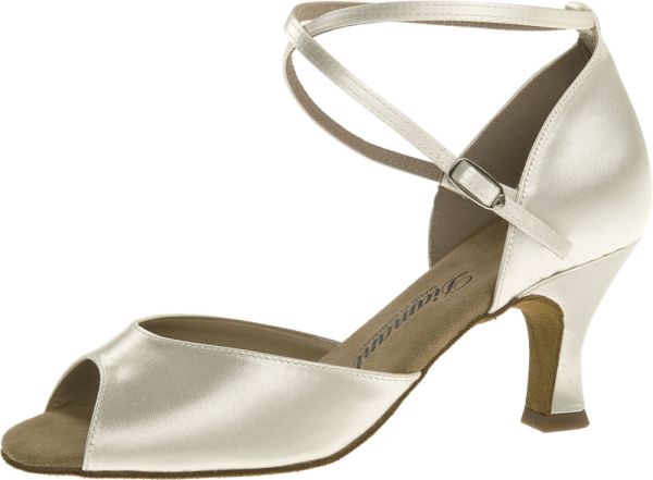 Als Brautschuh findet dieser weisse Tanzschuh oft verwendung. Dieser Tanzschuh hat einen 6,5cm Absatz.