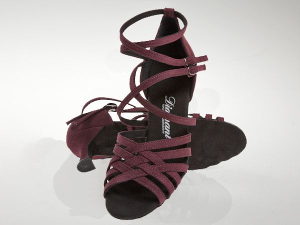 Dance shoes in a different color. Diamant dance shoes in burgundy suede leather