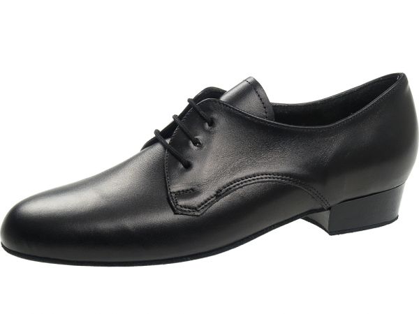 Sweet, black young dancing shoe in chic nappa leather. The whole foot encircling shape and low heel are ideal for first, young dance attempts.