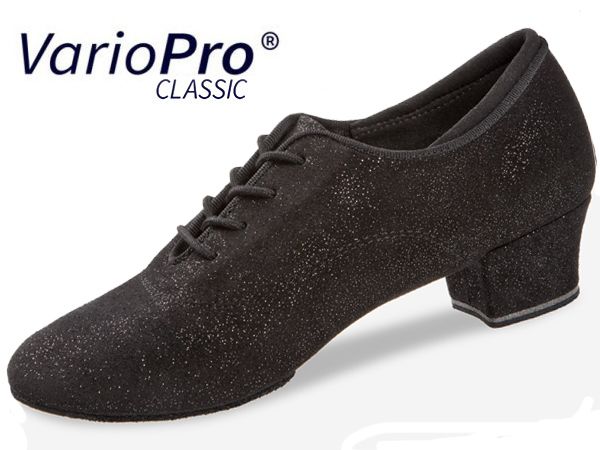 Schicke, schwarze Schnürschuhe mit weichem Comfort-Fußbett. Niedriger Absatz und den Fuß umschließende Passform machen die Tanzschuhe sehr bequem. Ideal als Trainerschuh.