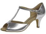 Diese silbernen Tanzschuhe haben einen mit Strass besetzten Steg. Der Absatz ist 6cm hoch.