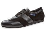 Gemütlicher Tanzsneaker aus schwarzem Velourleder versehen mir weichen Nappalederstücken an Schuhspitze, Schnürriemchenbereich und Ferse.