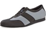 Gemütlicher Tanzsneaker aus schwarzem Velourleder versehen mir weichen Nappalederstücken an Schuhspitze, Schnürriemchenbereich und Ferse.